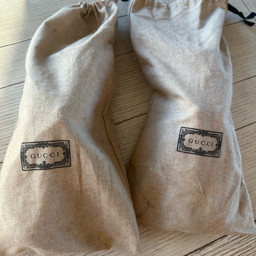 Women’s ace sneaker with bee, size 37/ 7 US - Picture 9 of 11